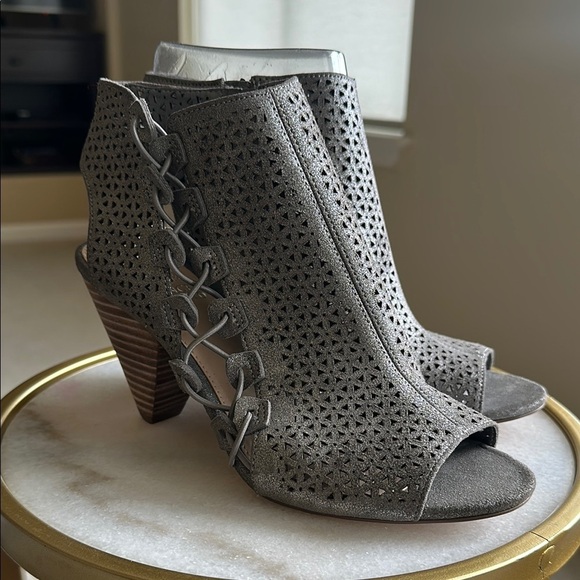 Vince Camuto Gray Peep-Toe Ankle Boots - Size 7.5 Wide - Picture 7 of 15